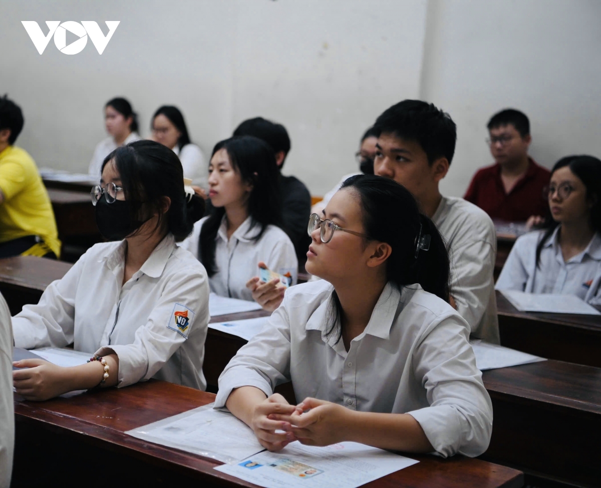 Thi tốt nghiệp THPT: Hơn 1 tháng nước rút, tránh học dàn trải, giữ điểm an toàn